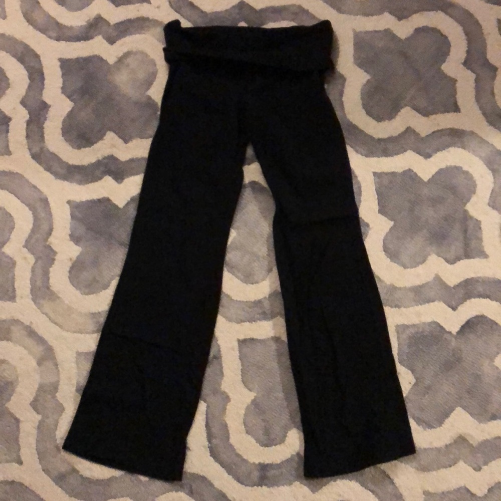 Black yoga pants